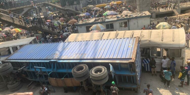 A commercial bus driver has sustained an injury following an accident involving a truck-laden container and two commercial buses in the Oshodi area of Lagos State.