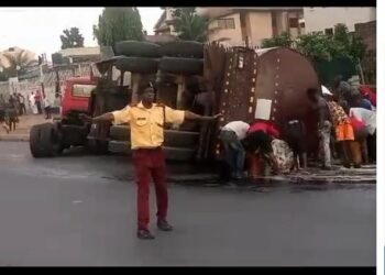 Diesel tanker falls, spills content on Otedola Bridge