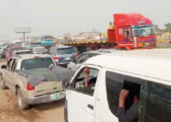 Commuters stranded as accident causes gridlock on Lagos-Ibadan Expressway
