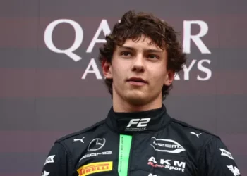 Mercedes replaces Lewis Hamilton with 18-year-old Italian Antonelli